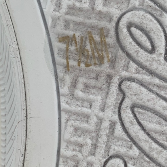 NWT NIB Tommy Hilfiger Laven Lace-Less Women’s White Slip On Sneaker Shoes - Picture 10 of 13